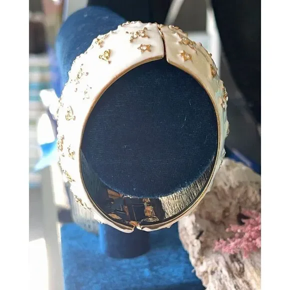 White Enamel Gold & Crystal Bracelet Kenneth Jay Lane Hearts & Stars - Picture 2 of 15